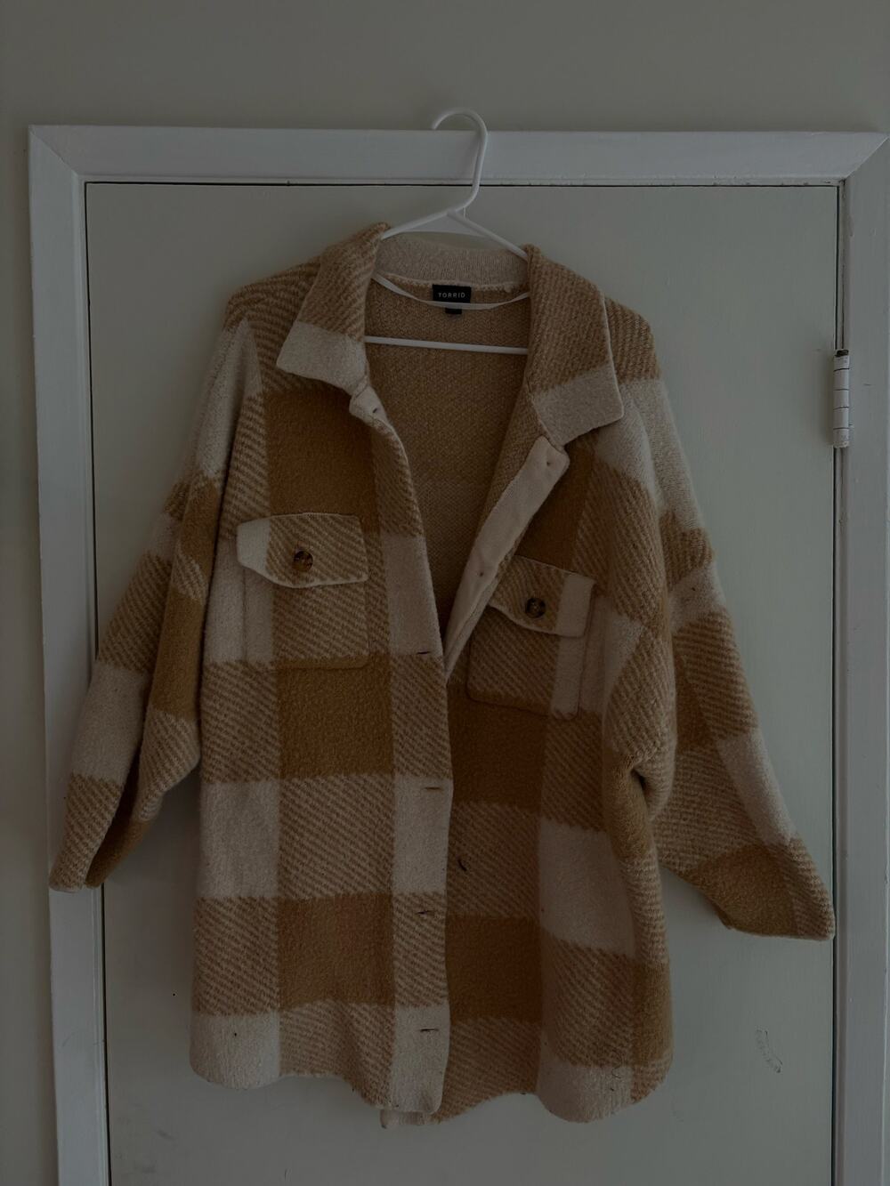 Torrid Plaid Shacket Coat Tan Cream Oversized Button Front Plus Size 4